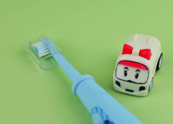 兒童用電動(dòng)牙刷和普通牙刷哪個(gè)好？選用兒童電動(dòng)牙刷的三大優(yōu)勢(shì)