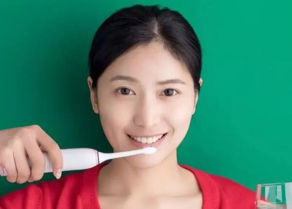 刷牙三連問：刷牙要刷多久，為何刷牙總出血，要刷舌苔嗎？