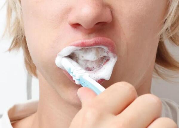 電動牙刷是智商稅還是真有用？對我們國人刷牙真的很有用