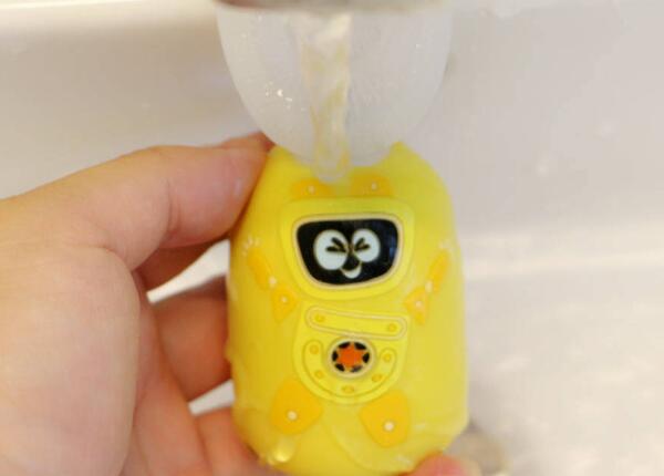 兒童用u型電動(dòng)牙刷安全嗎？牙醫(yī)居然這樣建議