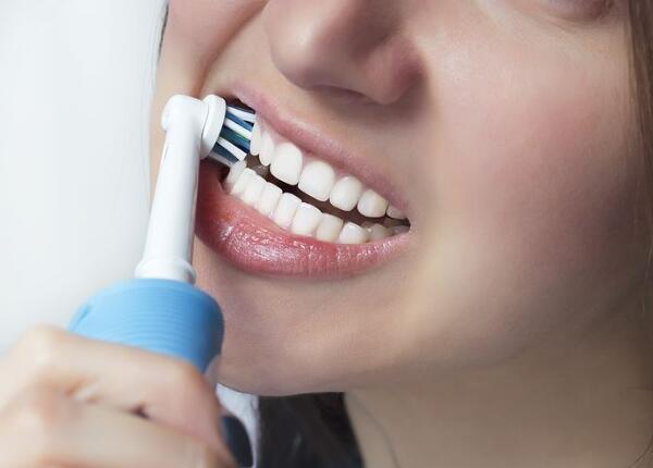 刷頭刷毛軟硬選擇：電動(dòng)牙刷刷毛軟好還是硬好？