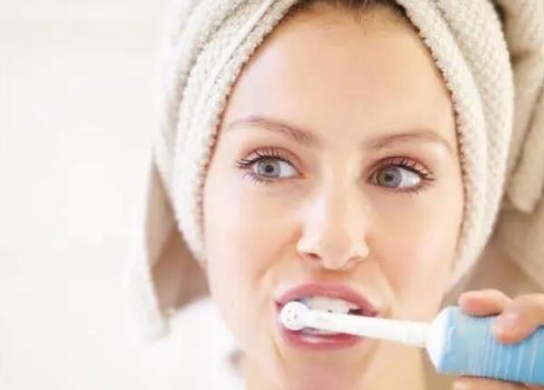 電動牙刷當(dāng)手動刷干凈嗎？怎么用？