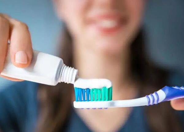 手動(dòng)牙刷刷不干凈牙齒會(huì)怎么樣？