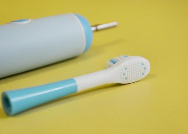 兩歲寶寶怎么用電動牙刷？兩歲寶寶正確使用電動牙刷要點