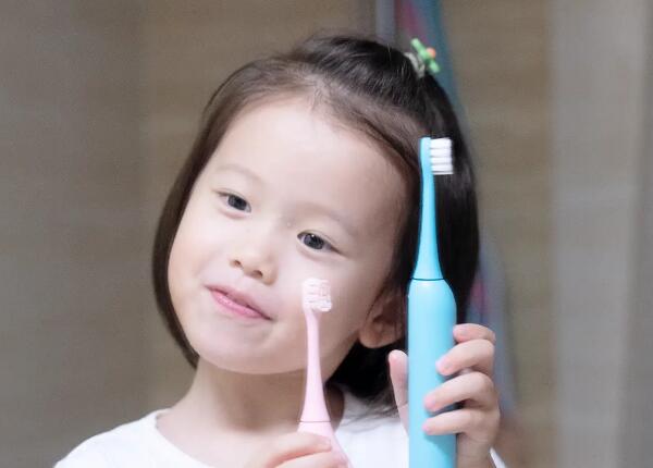 小孩怎么用電動(dòng)牙刷刷牙正確？小孩正確用電動(dòng)牙刷的技巧
